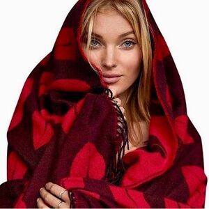 Victoria’s Secret blanket new